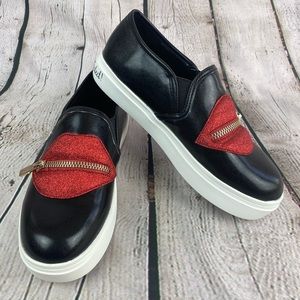 Katy Perry My Lips are Sealed Girls Size 4 Slip On Shoes Brand New